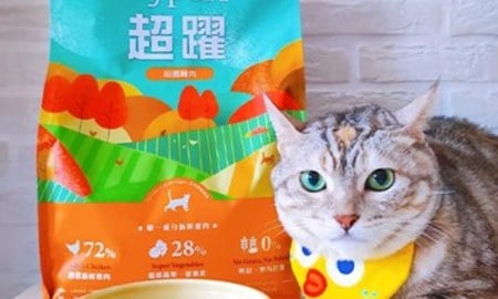 Hyperr無穀飼料．讓小寶馬上衝過來大口吃爆