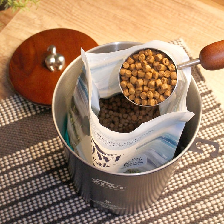 ZIWI巔峰 北美胡桃木飼料桶 米黃 (飼料保存|不鏽鋼飼料桶)